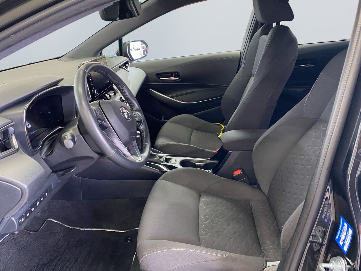 Toyota Corolla 1.8 Hybrid TS - Samsaru's Car Outlet
