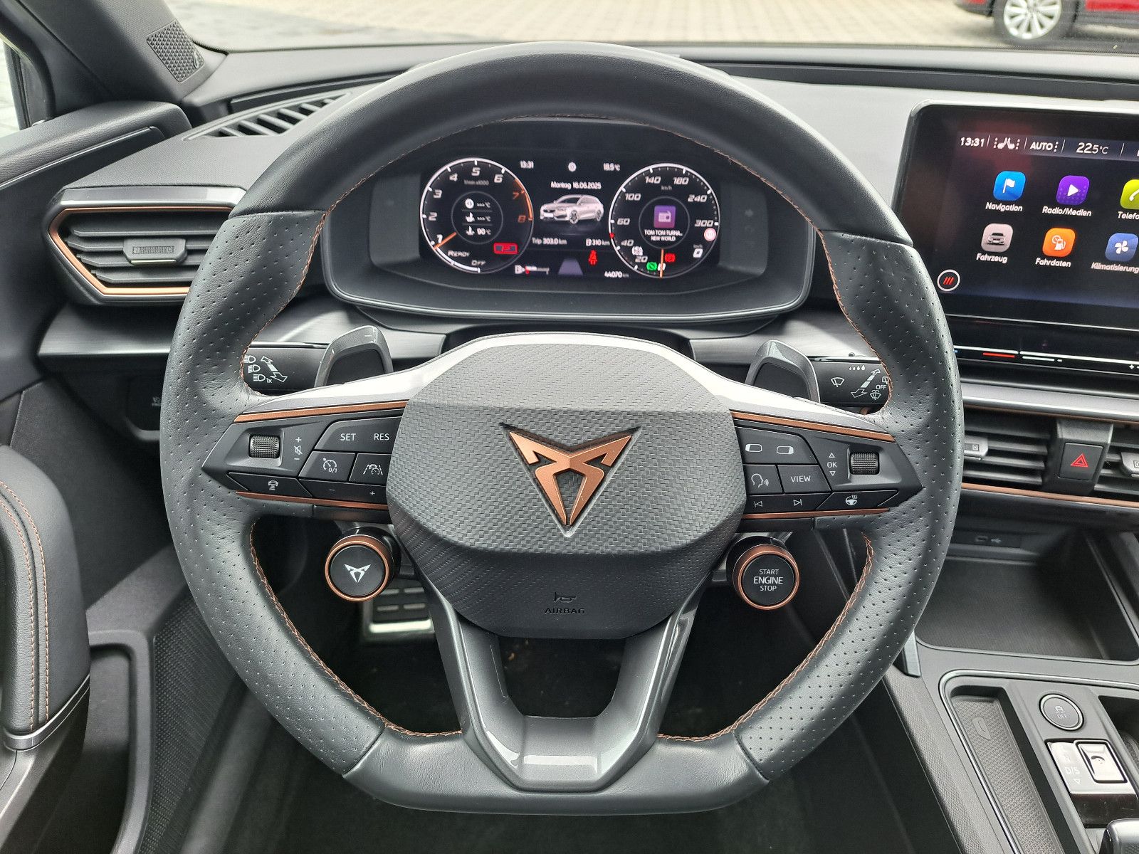 Cupra Leon SP VZ 2.0 TSI 310 PS DSG 4x4 - Samsaru's Car Outlet