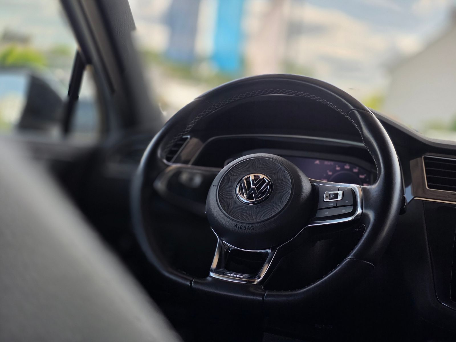 Volkswagen Tiguan 2.0 TSI DSG 4M R-Line - Samsaru's Car Outlet