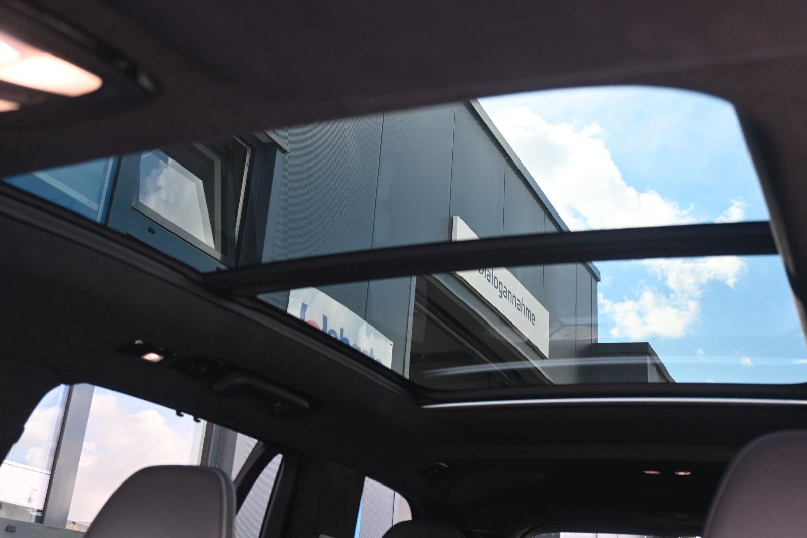 Volvo B5D Ultimate Dark HK*HUD*PANO*STHZ*360*STHZ*AHK*