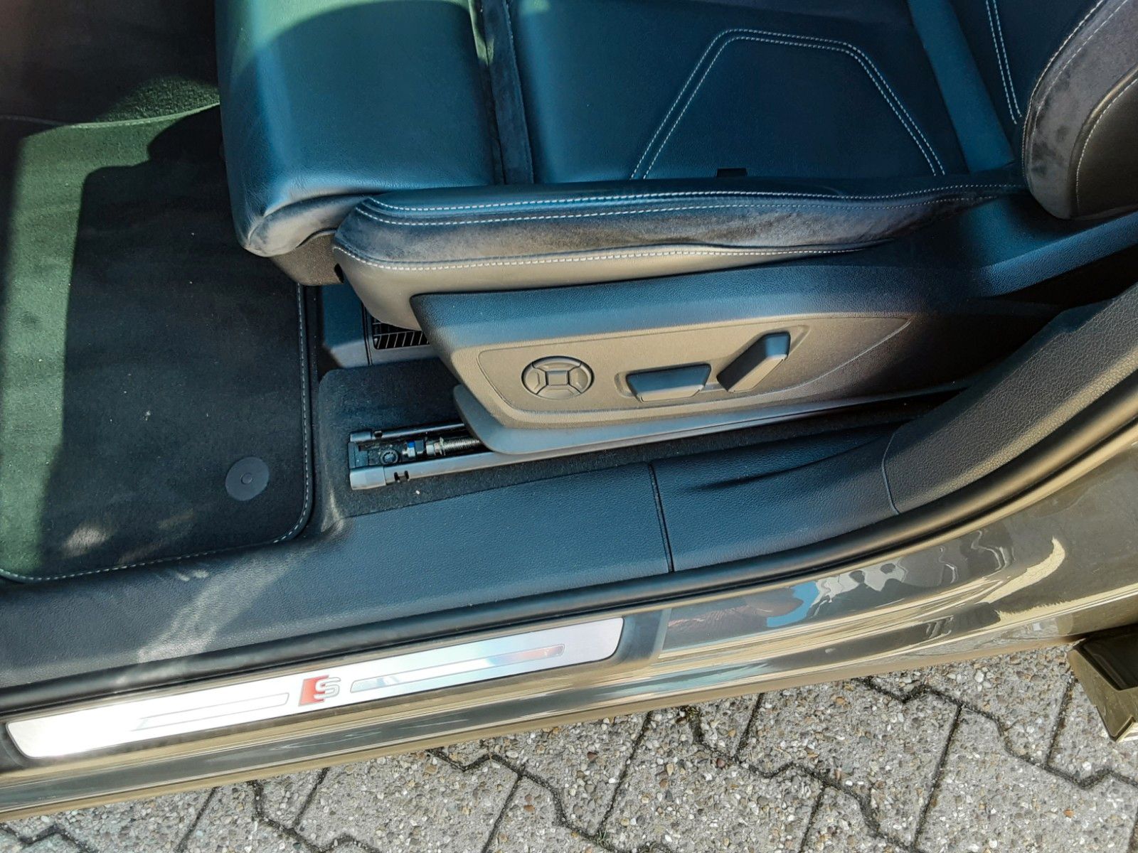 Audi Q3 45 TFSI quattro S line - Samsaru's Car Outlet