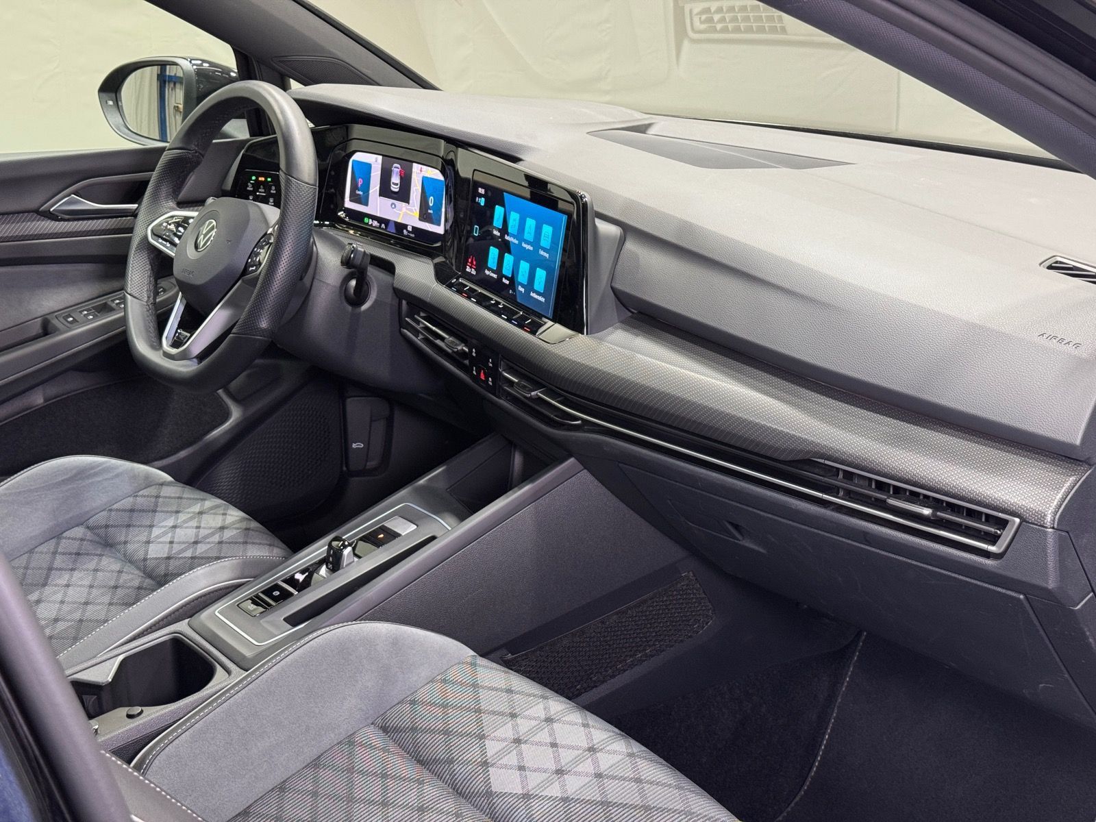 Volkswagen Golf R-Line 1.5 eTSI DSG - Samsaru's Car Outlet