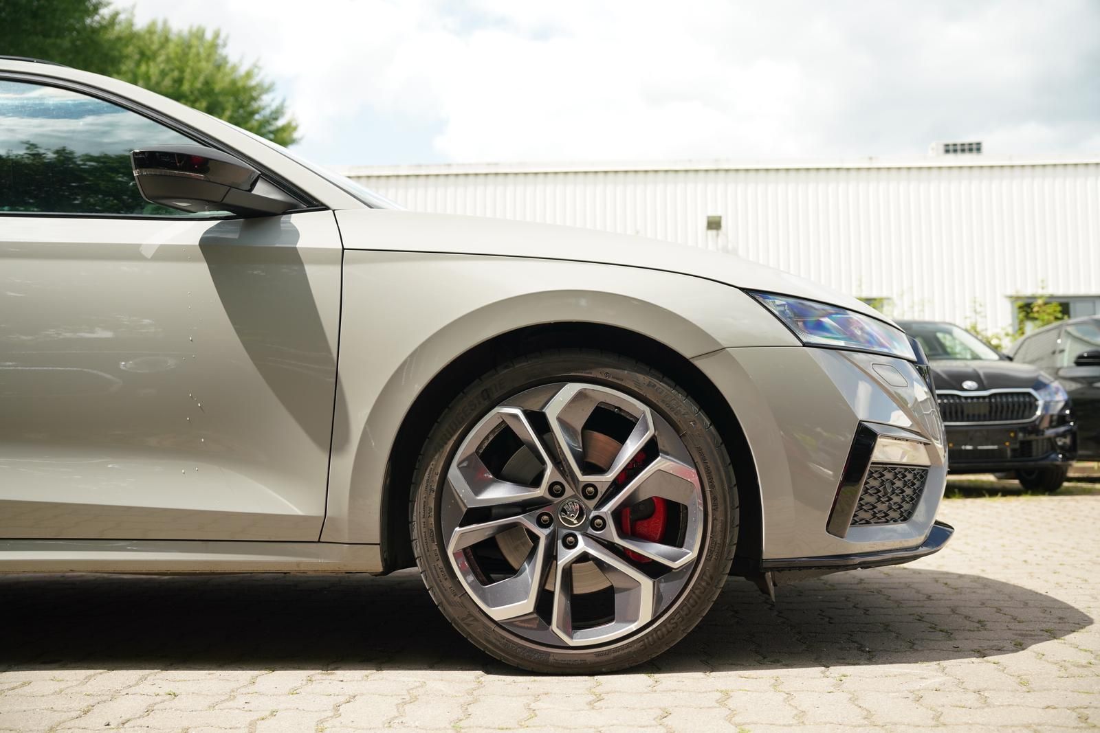 Skoda OCTAVIA COMBI 2.0TSI DSG - Samsaru's Car Outlet
