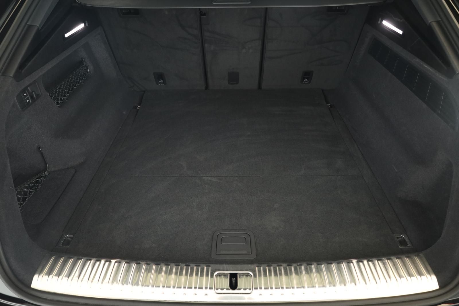 Audi RS Q8 SUV performance Laser Pano Vmax RSAbgas 23