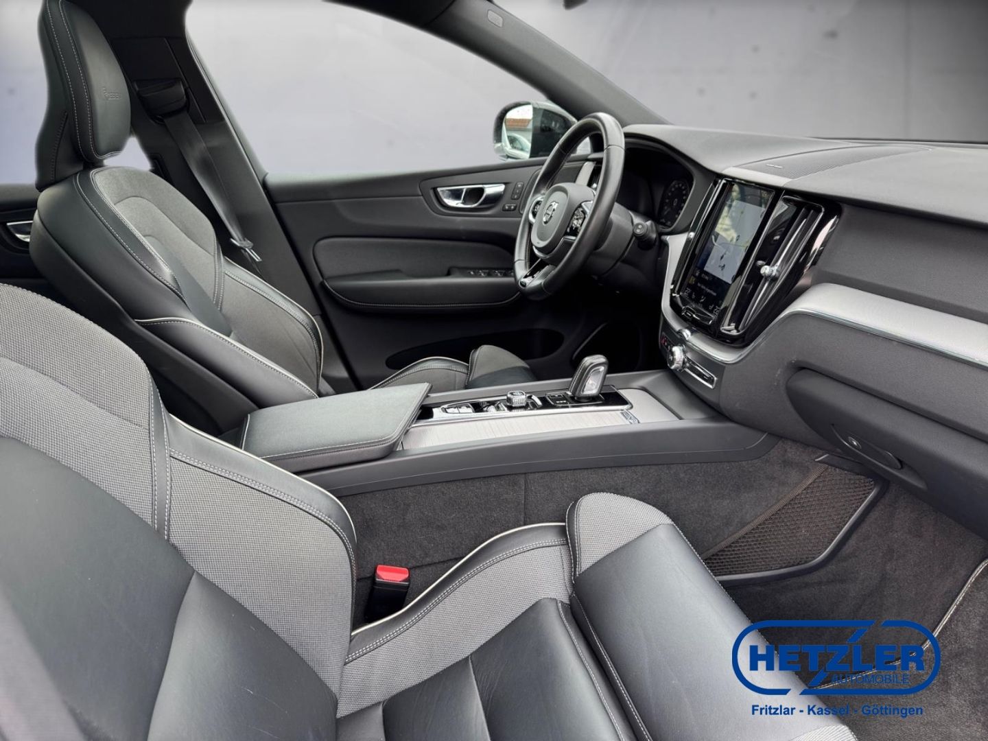 Volvo XC60 R Design Plug-In Hybrid AWD T8 Twin Engine