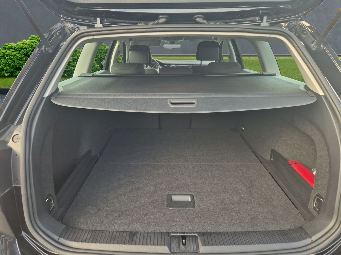 Volkswagen Passat Variant Business 2.0 TDI - Samsaru's Car Outlet
