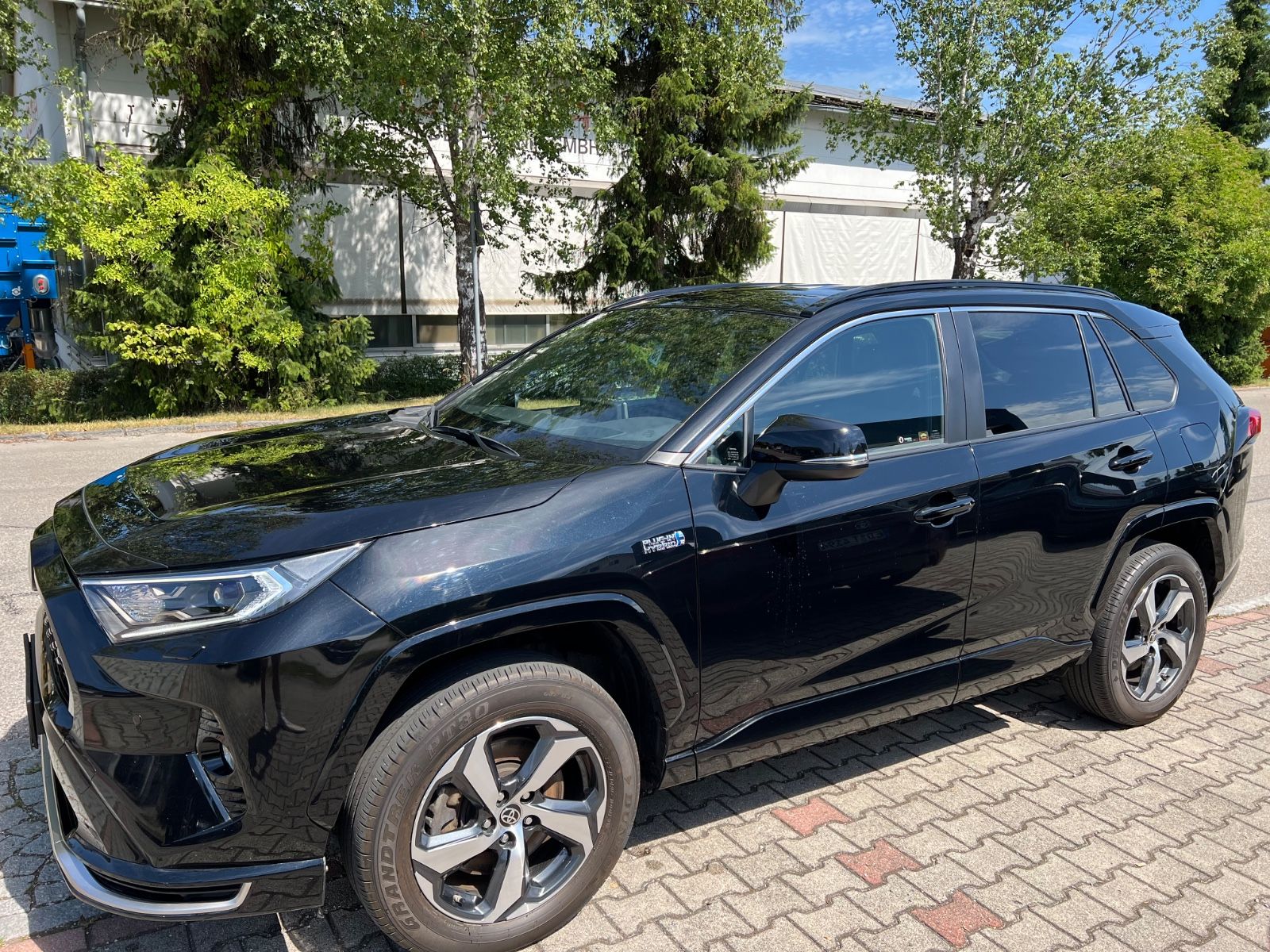 Toyota RAV 4 2.5 Plug-In Hybrid 4x4 - Samsaru's Car Outlet