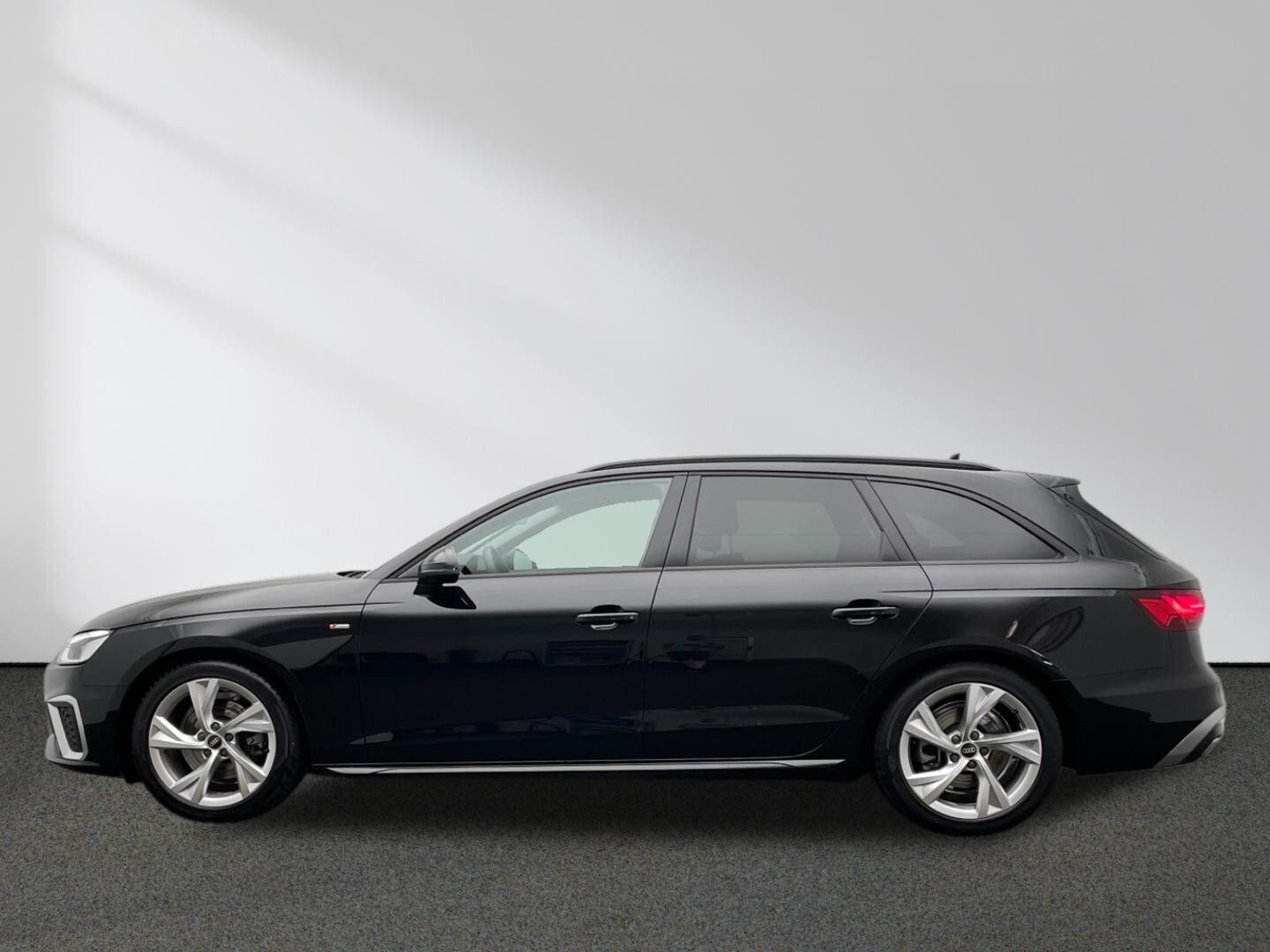 Audi A4 Avant 35 TFSI S line - Samsaru's Car Outlet
