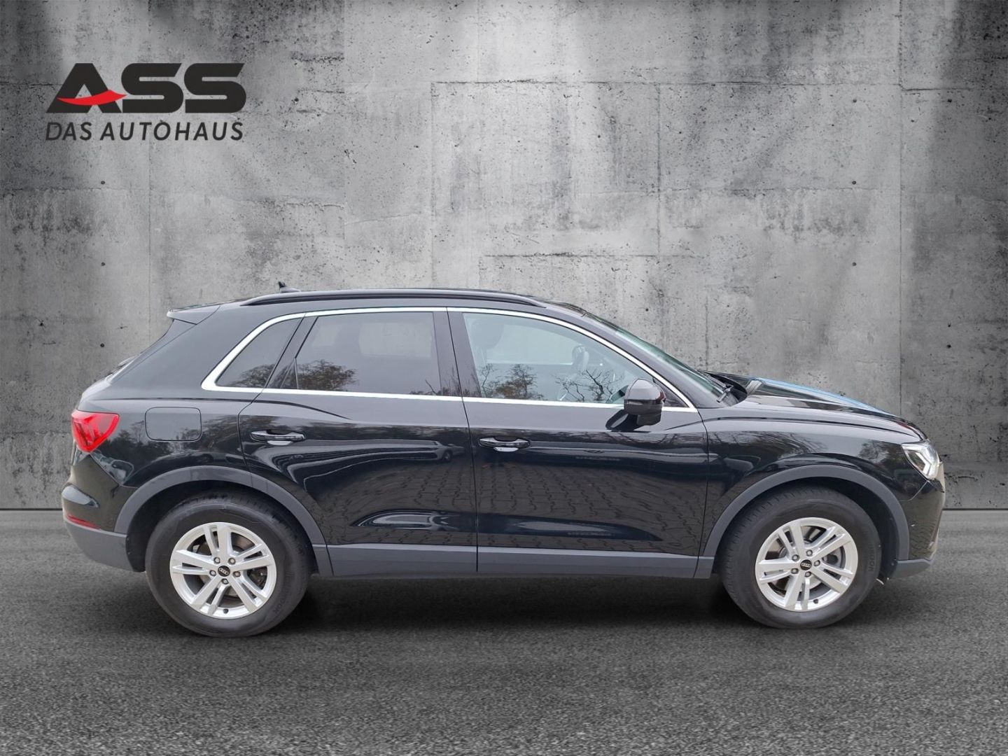 Audi Q3 40 2.0 TDI quattro - Samsaru's Car Outlet