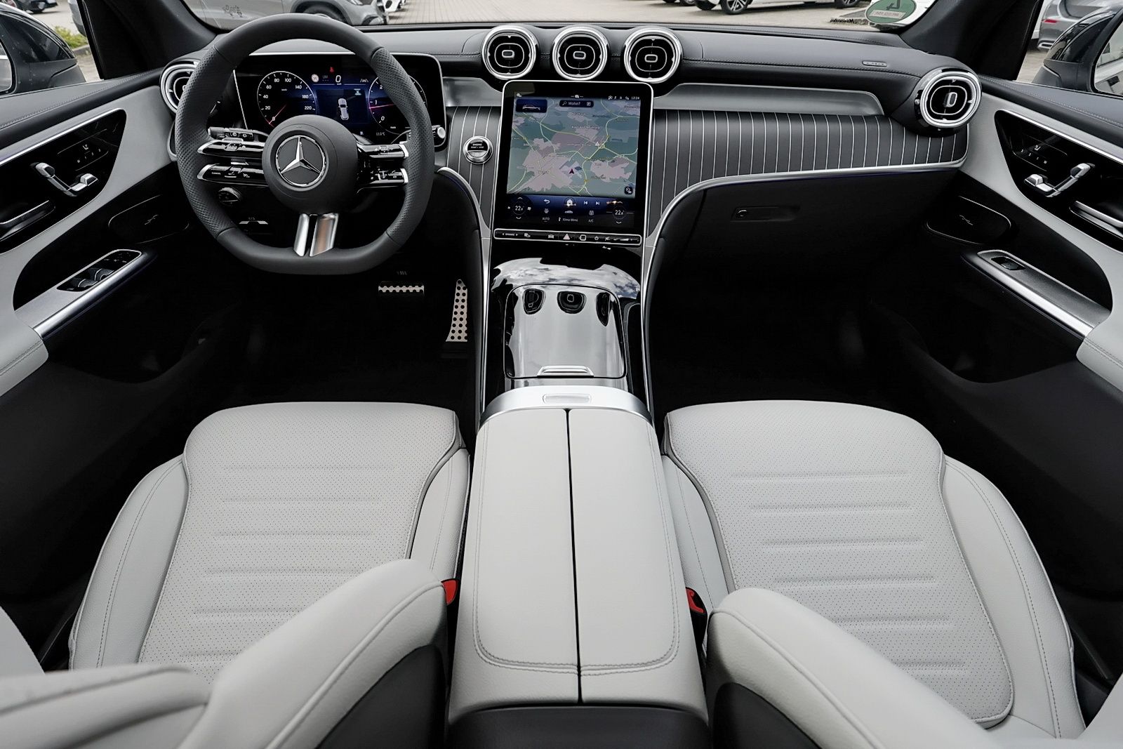 Mercedes-Benz GLC 220 d 4M AMG Leder Grau+Pano+AHK+Distronic