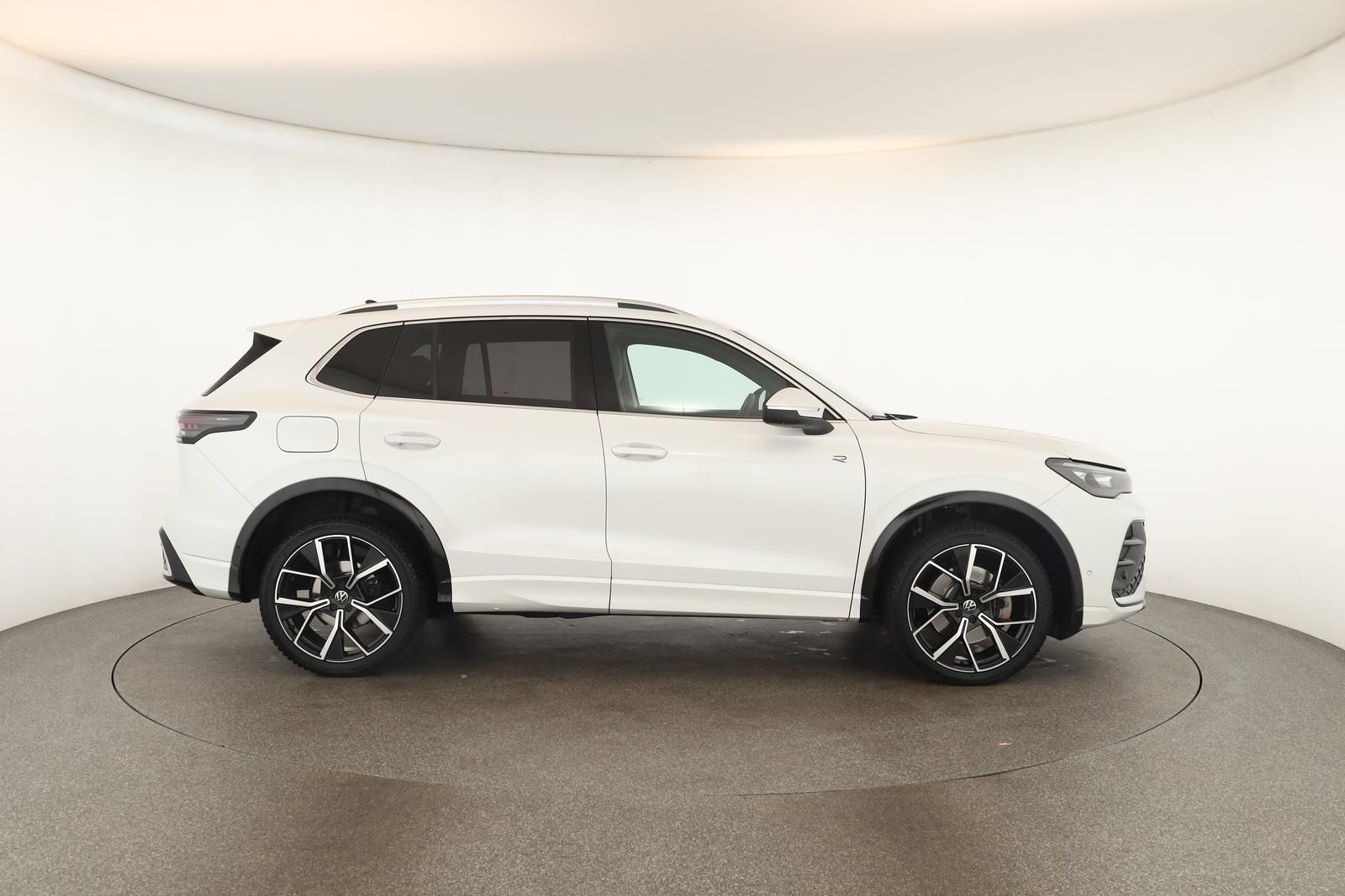 Volkswagen Tiguan 2.0 TDI 4M DSG R-Line Leder Pano Navi 360