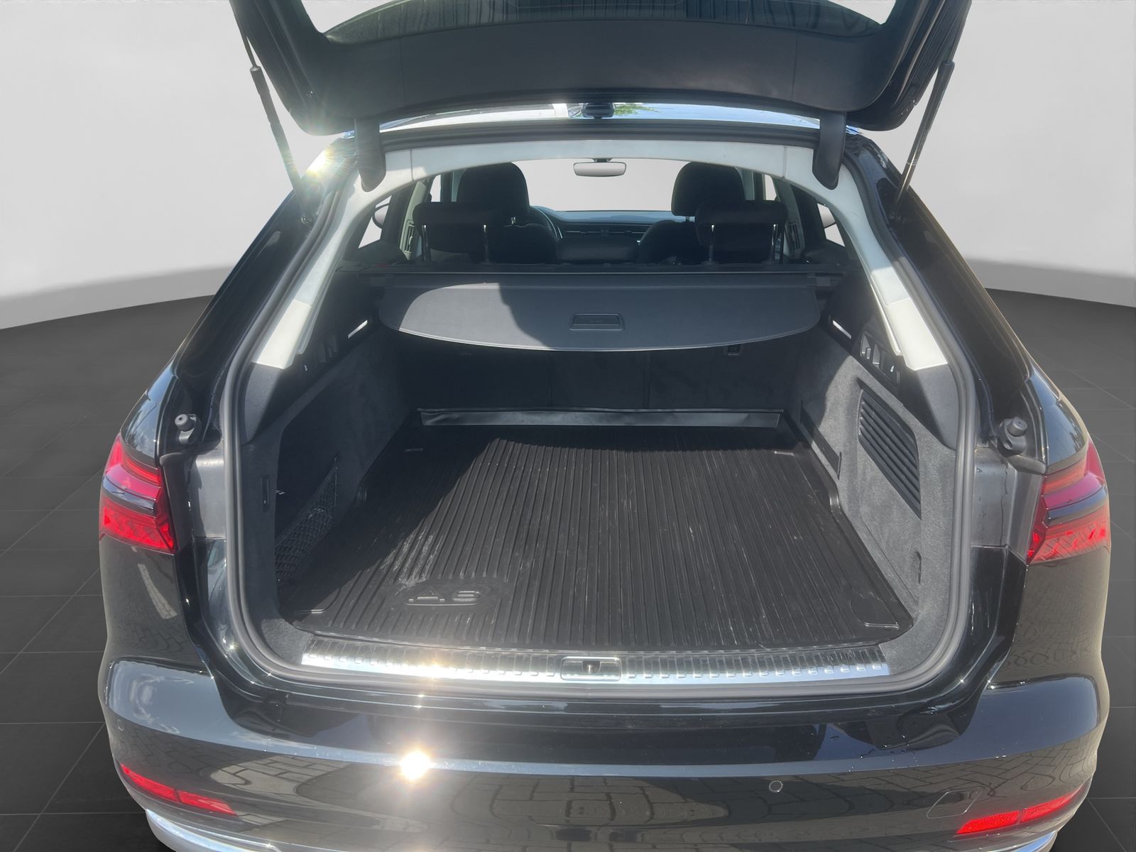 Audi A6 Avant 40 2.0 TDI Sport - Samsaru's Car Outlet