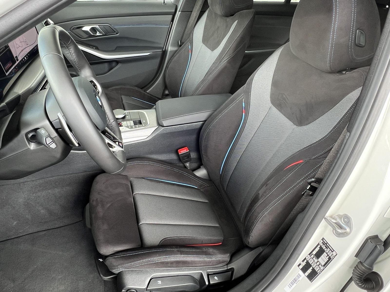 BMW 320i Touring M-Sport adapLED ACC 360° Pano AHK