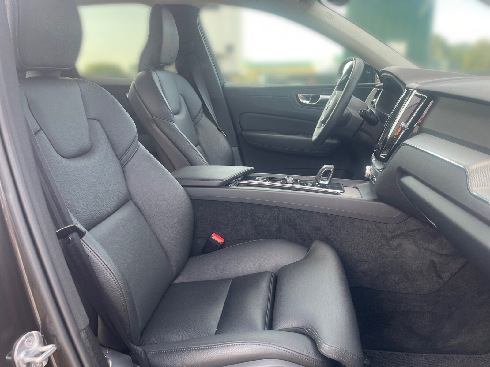 Volvo XC60 T6 Hybrid AWD Plus Dark *AHK*360°K+NAVI*