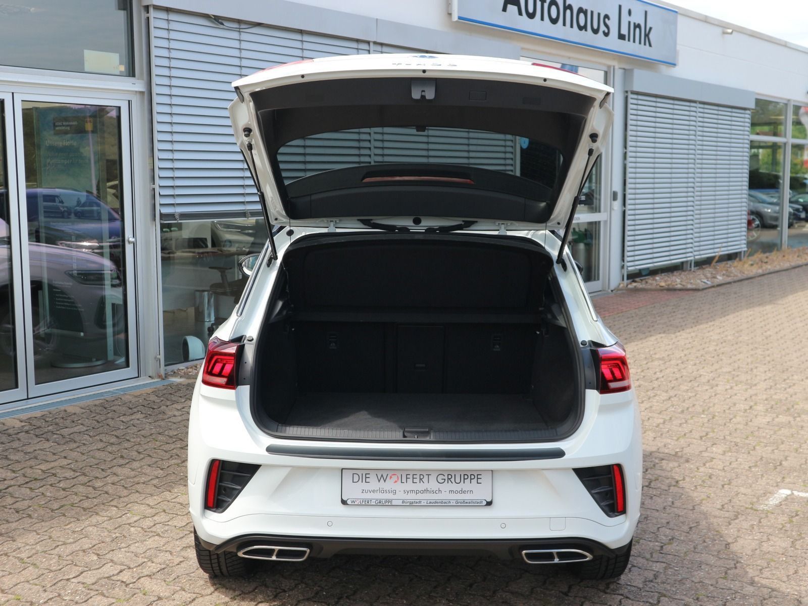 Volkswagen T-Roc R-Line 2.0 TDI DSG - Samsaru's Car Outlet