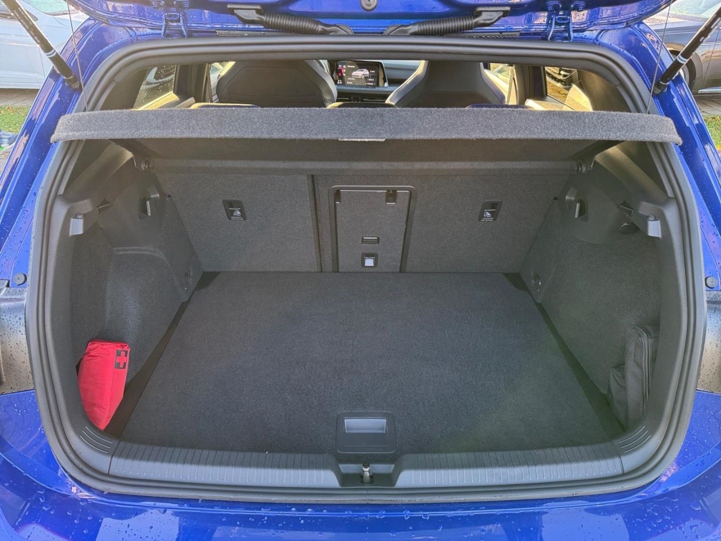 Volkswagen Golf VIII R 2.0 TSI 4Motion - Samsaru's Car Outlet