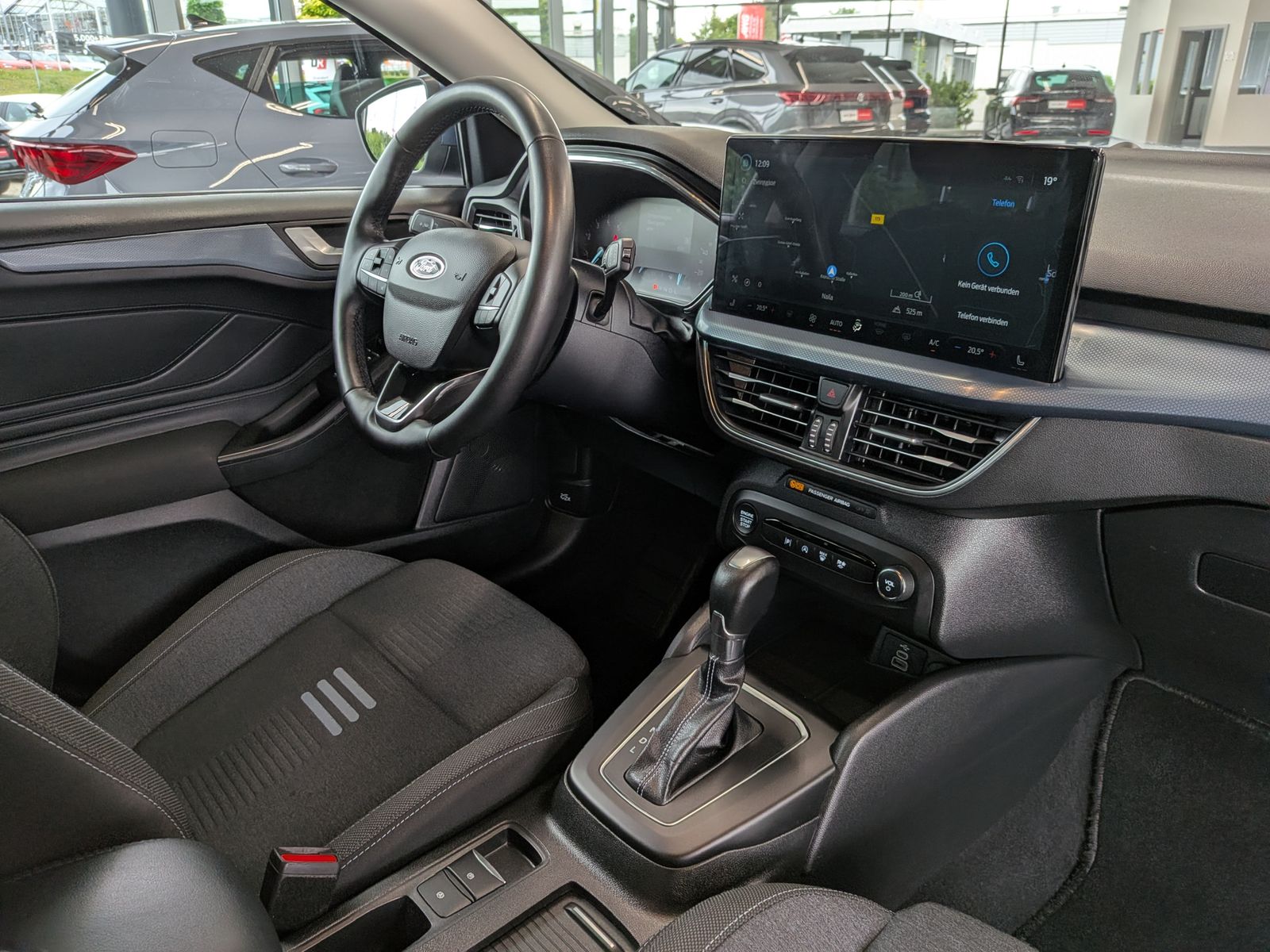 Ford Focus Limo EB Active SHz LED Navi ACC Kamera 17"