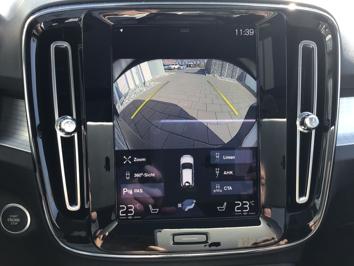 Volvo XC40 T3 Momentum Pro - Samsaru's Car Outlet