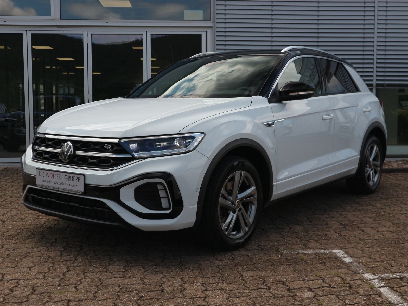 Volkswagen T-Roc R-Line 2.0 TDI DSG - Samsaru's Car Outlet