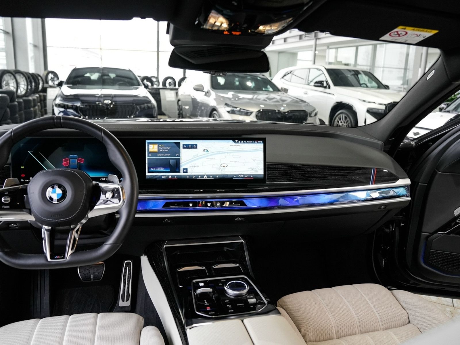 BMW 740d xDrive M SPORT PRO Sky-Lou. Autotür. FOND