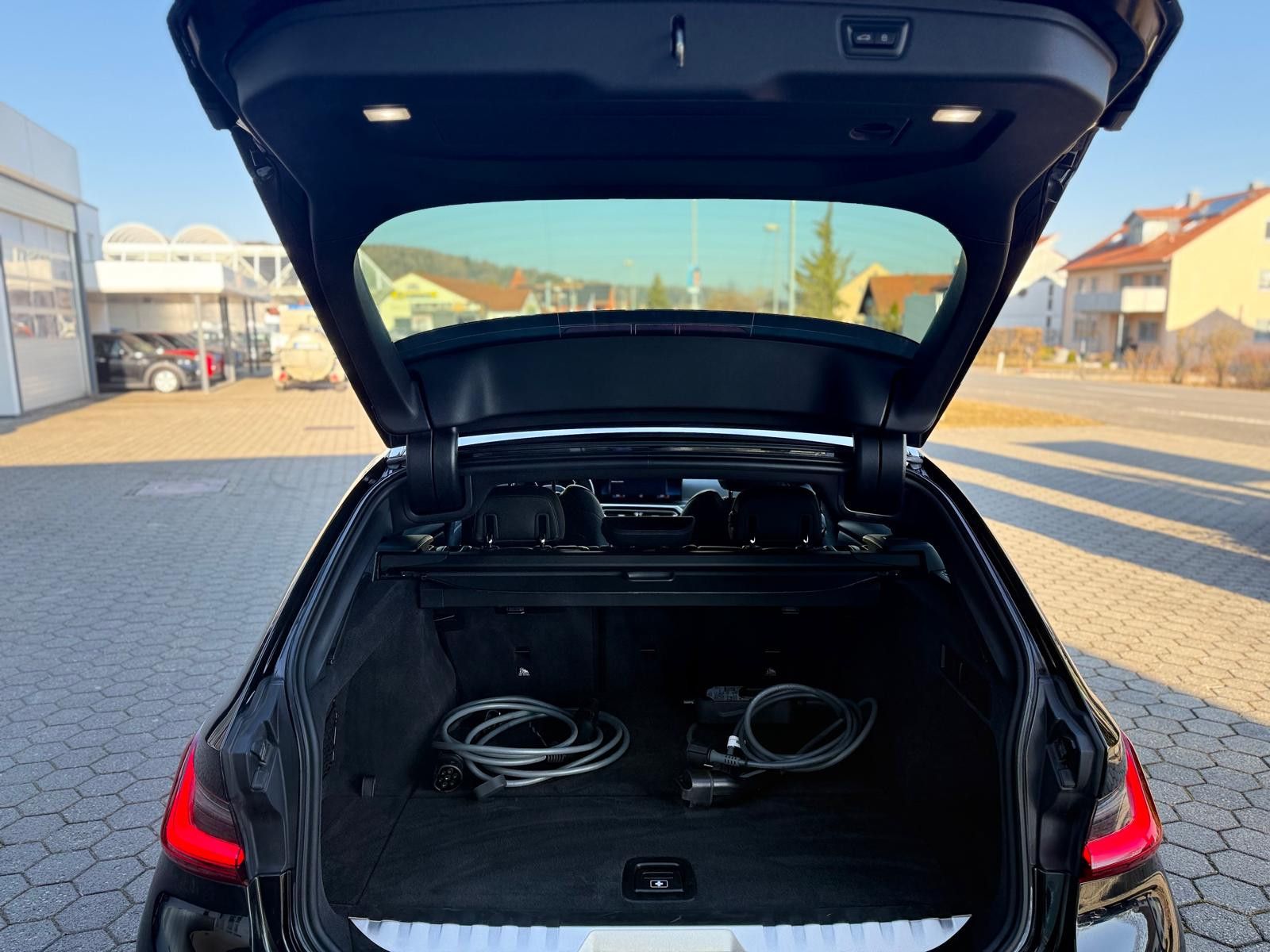 BMW 330 e Touring M-Sport - Samsaru's Car Outlet