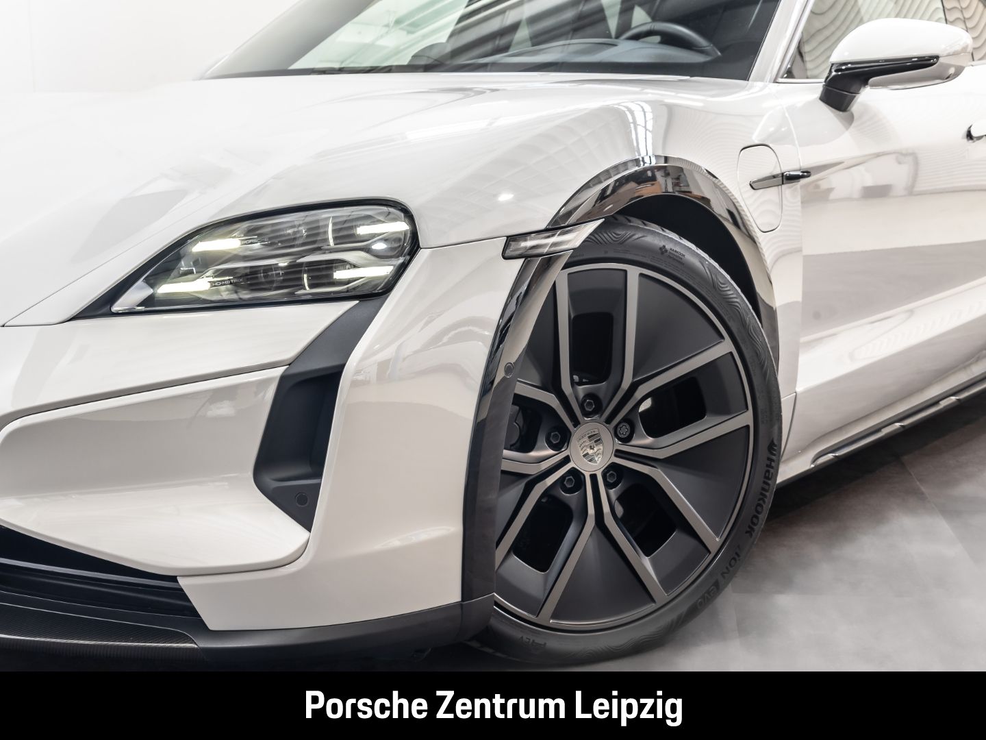 Porsche Taycan Turbo S Cross Turismo ActiveRide Burmeste