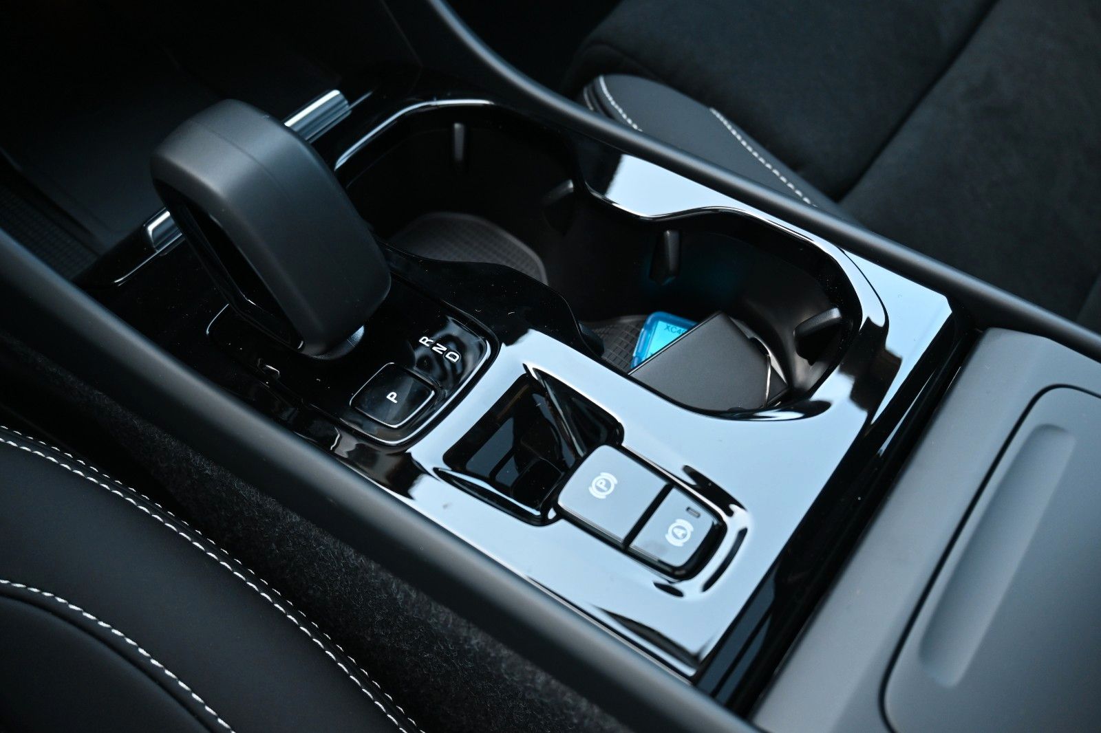 Volvo XC40 B4 DKG Ultra Dark*FSHZG*PANO*360°*ACC*AHK