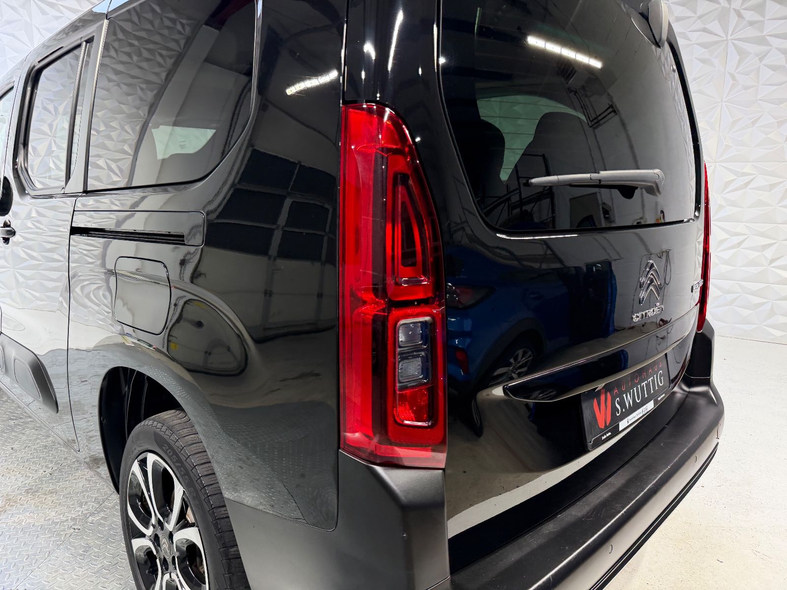 Citroën Berlingo XL BlueHDi 130 EAT8 SHINE+ANHÄNGERKUP.+