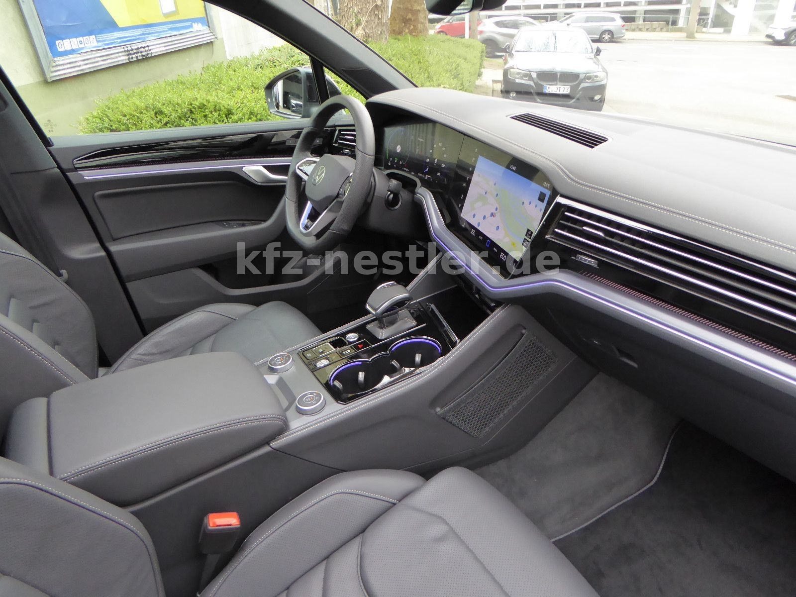Volkswagen Touareg R eHybrid - Samsaru's Car Outlet