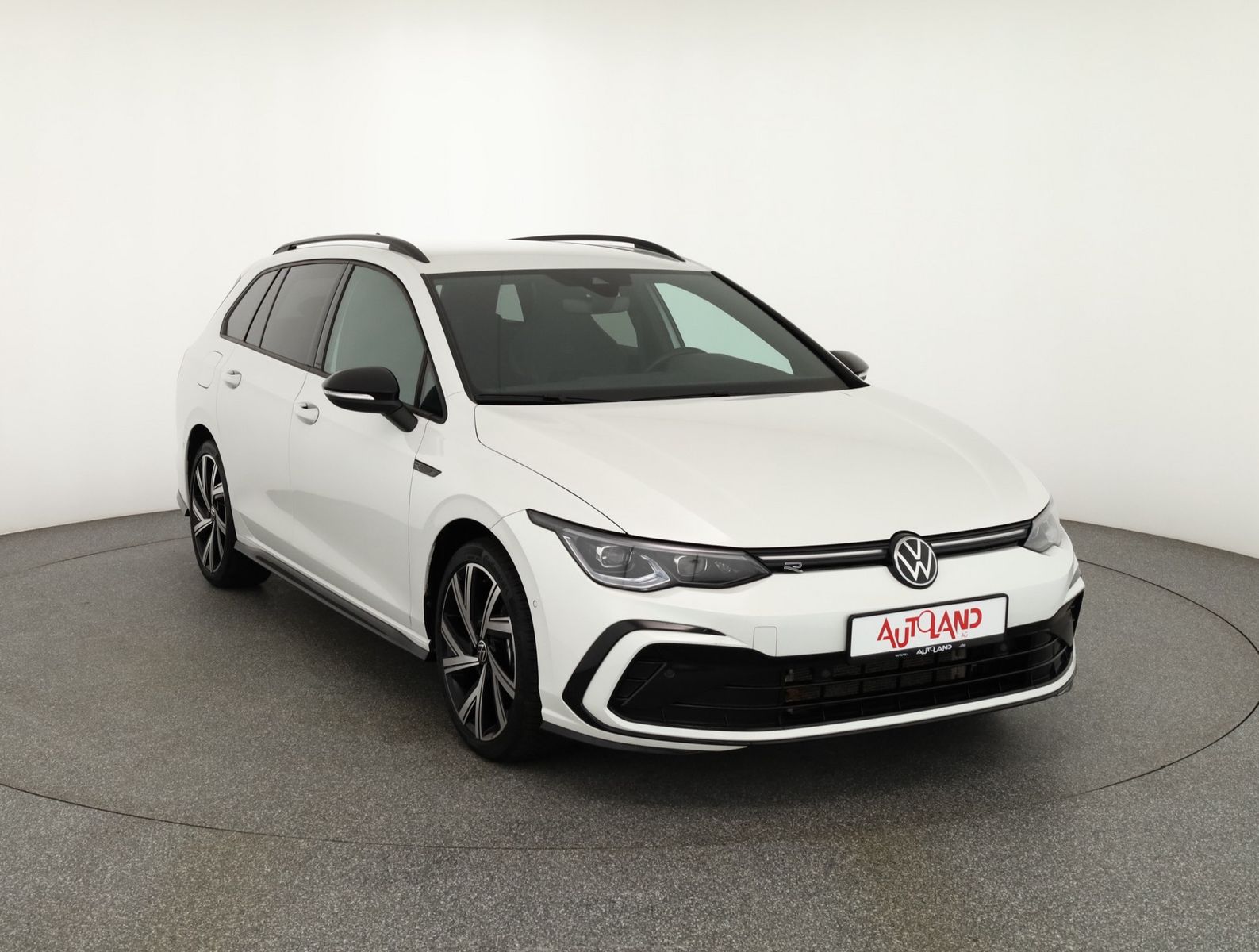 Volkswagen Golf VIII Variant 2.0 TSI DSG R-Line - Samsaru's Car Outlet