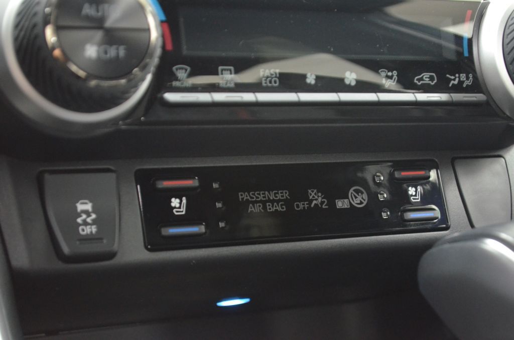 Toyota RAV 4 4x4 Plug-in-Hybrid - Samsaru's Car Outlet
