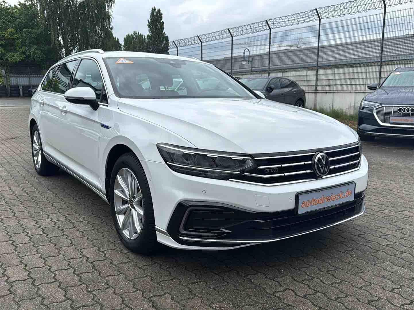 Volkswagen Passat Variant GTE - Samsaru's Car Outlet