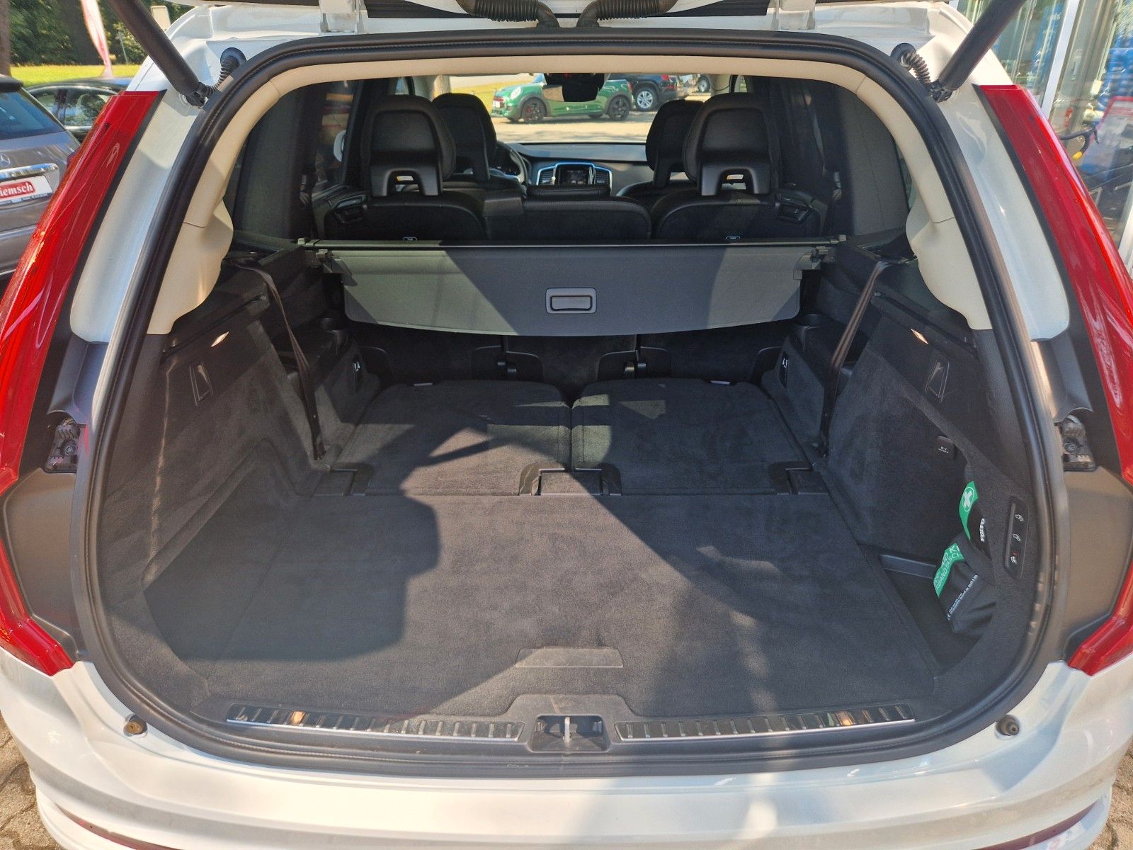 Volvo XC90 Momen Pro AWD D5 AHK 7 Sitze 360° DAB 8fach