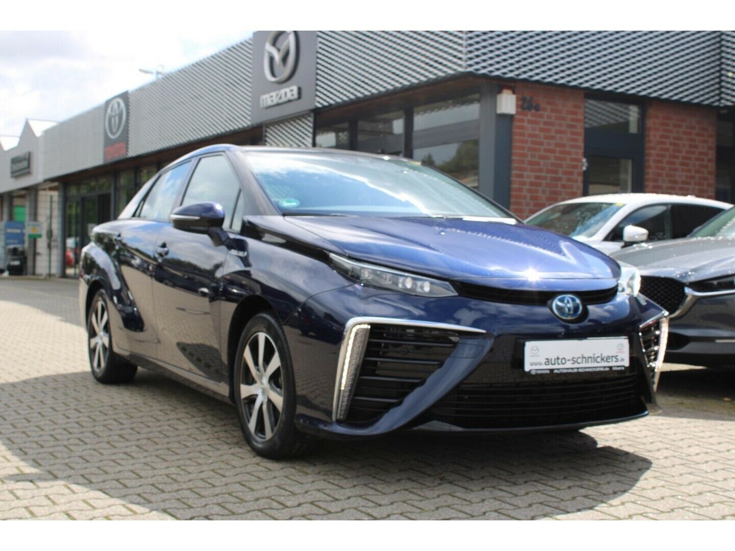 Toyota Mirai - Samsaru's Car Outlet