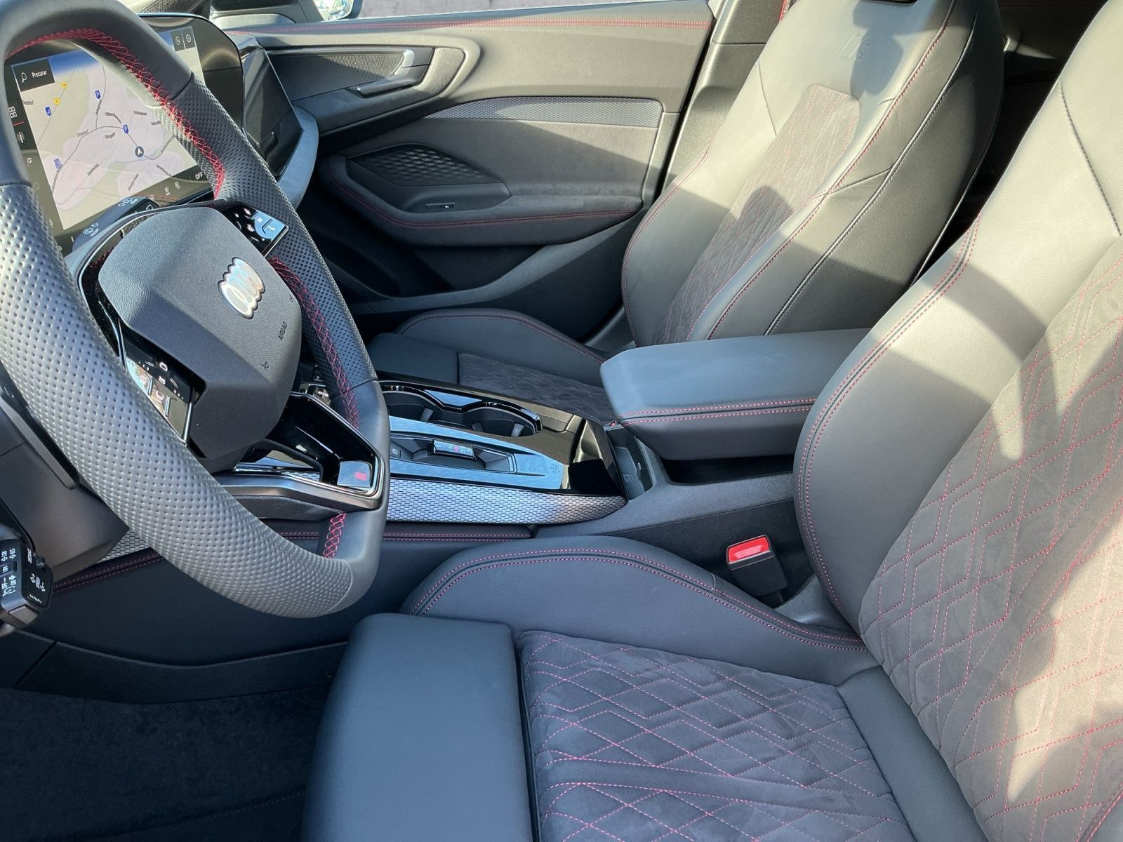 Audi A5 Avant e-hybrid 220kW S-LINE MATRIX+AHK+PANO