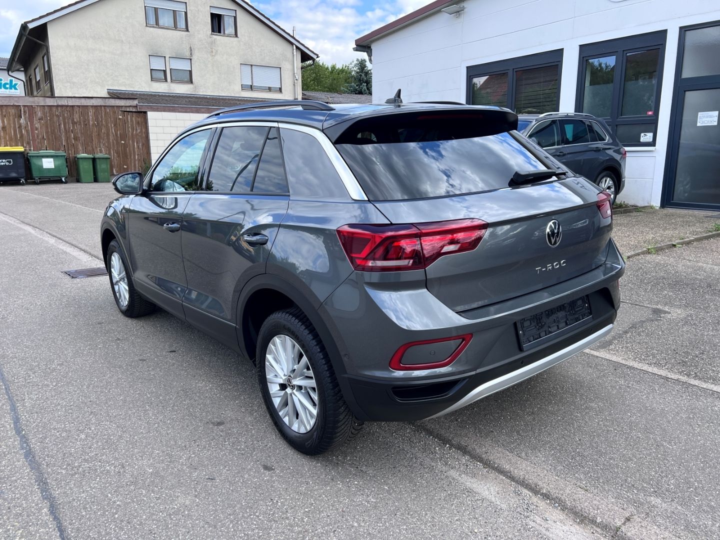 Volkswagen T-Roc 1.0TSI Life - Samsaru's Car Outlet