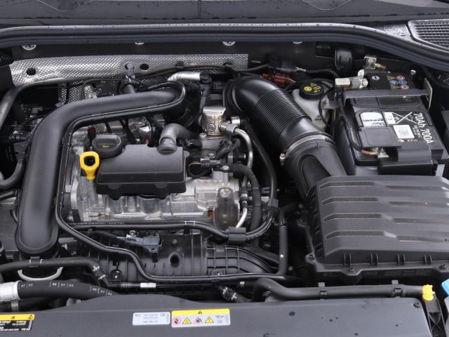 Volkswagen Golf VIII Variant 1.0 eTSI DSG Move - Samsaru's Car Outlet