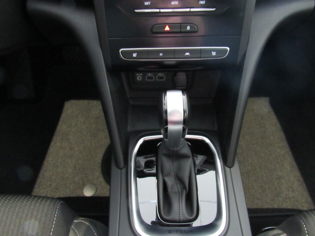 Renault Megane Grandtour ZEN E-TECH Plug-in - Samsaru's Car Outlet