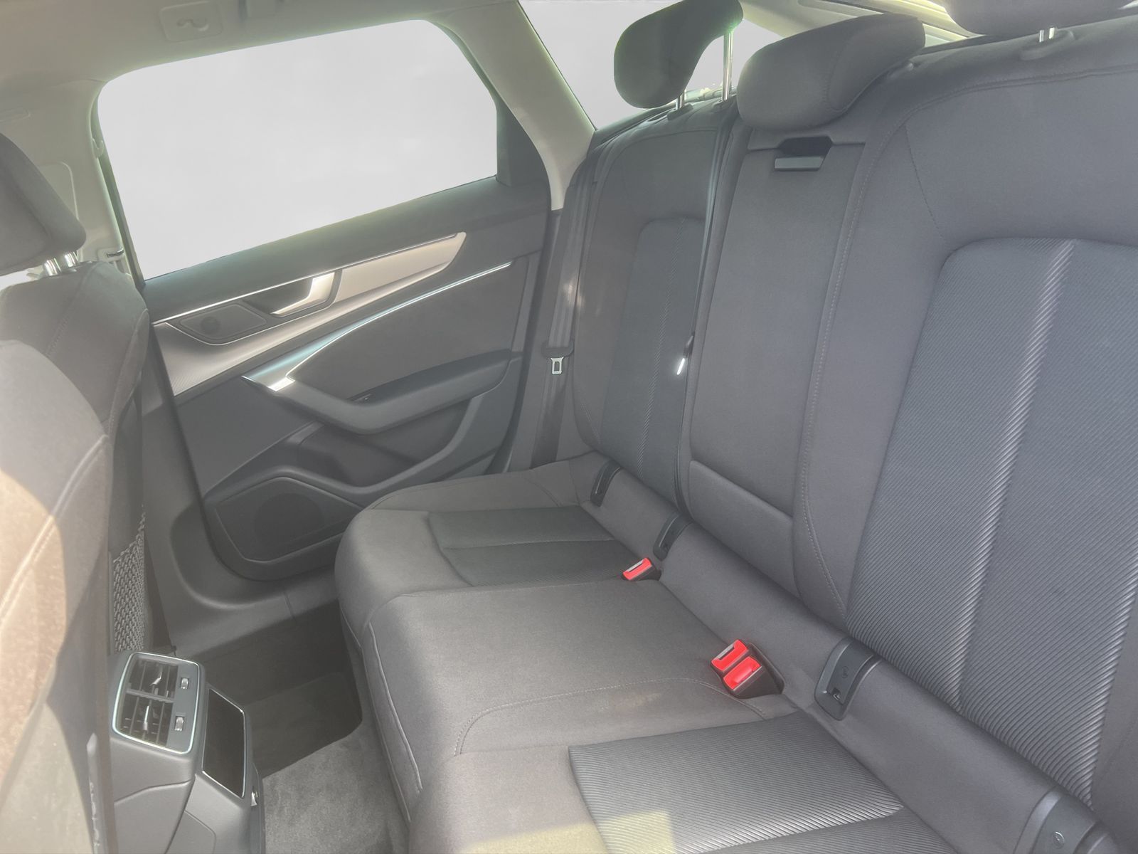Audi A6 Avant 40 2.0 TDI Sport - Samsaru's Car Outlet