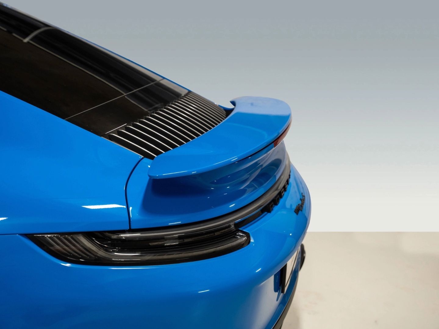 Porsche 992 Turbo S Burmester InnoDrive PCCB Lift-VA