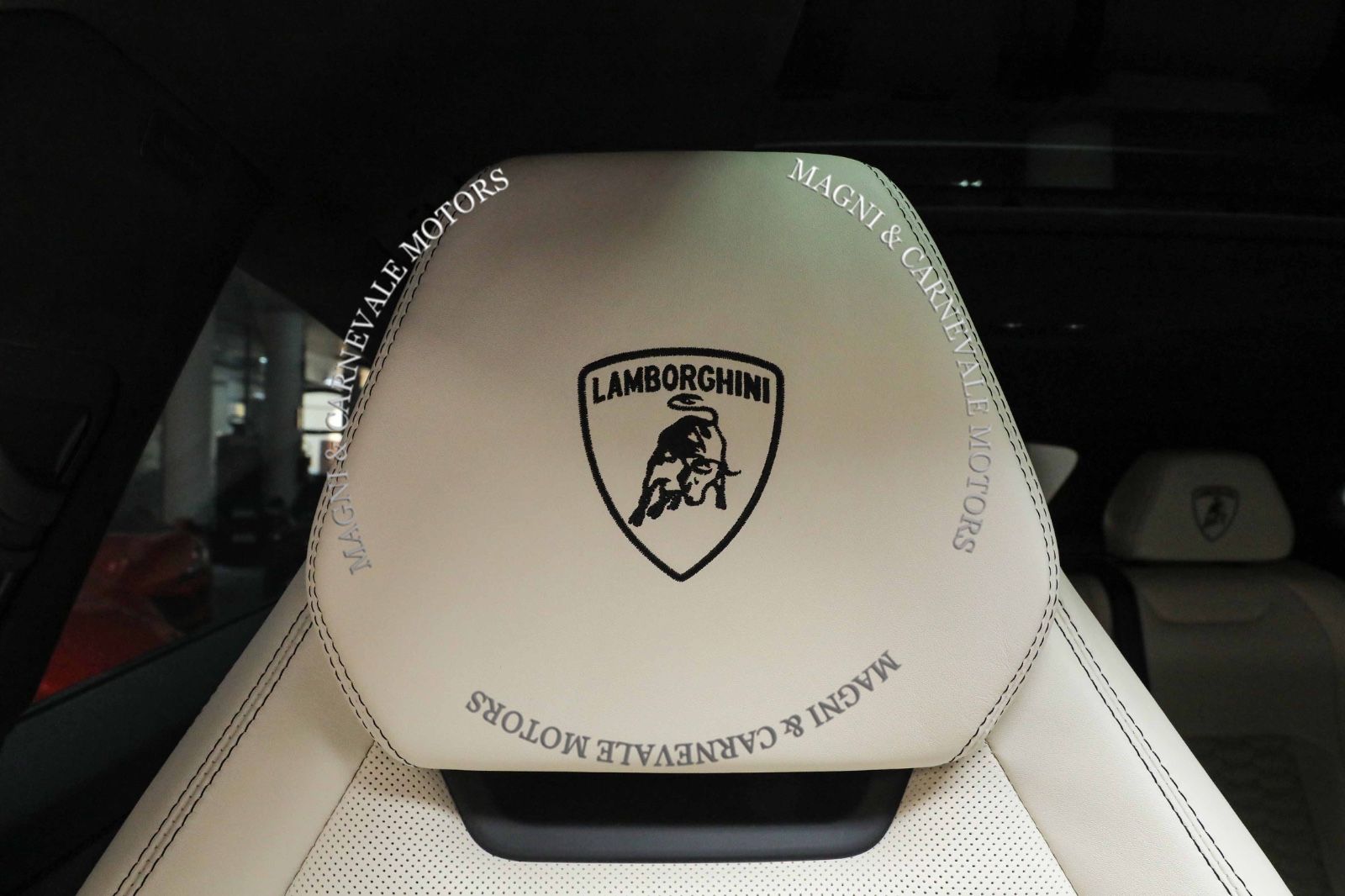 Lamborghini Urus - Samsaru's Car Outlet