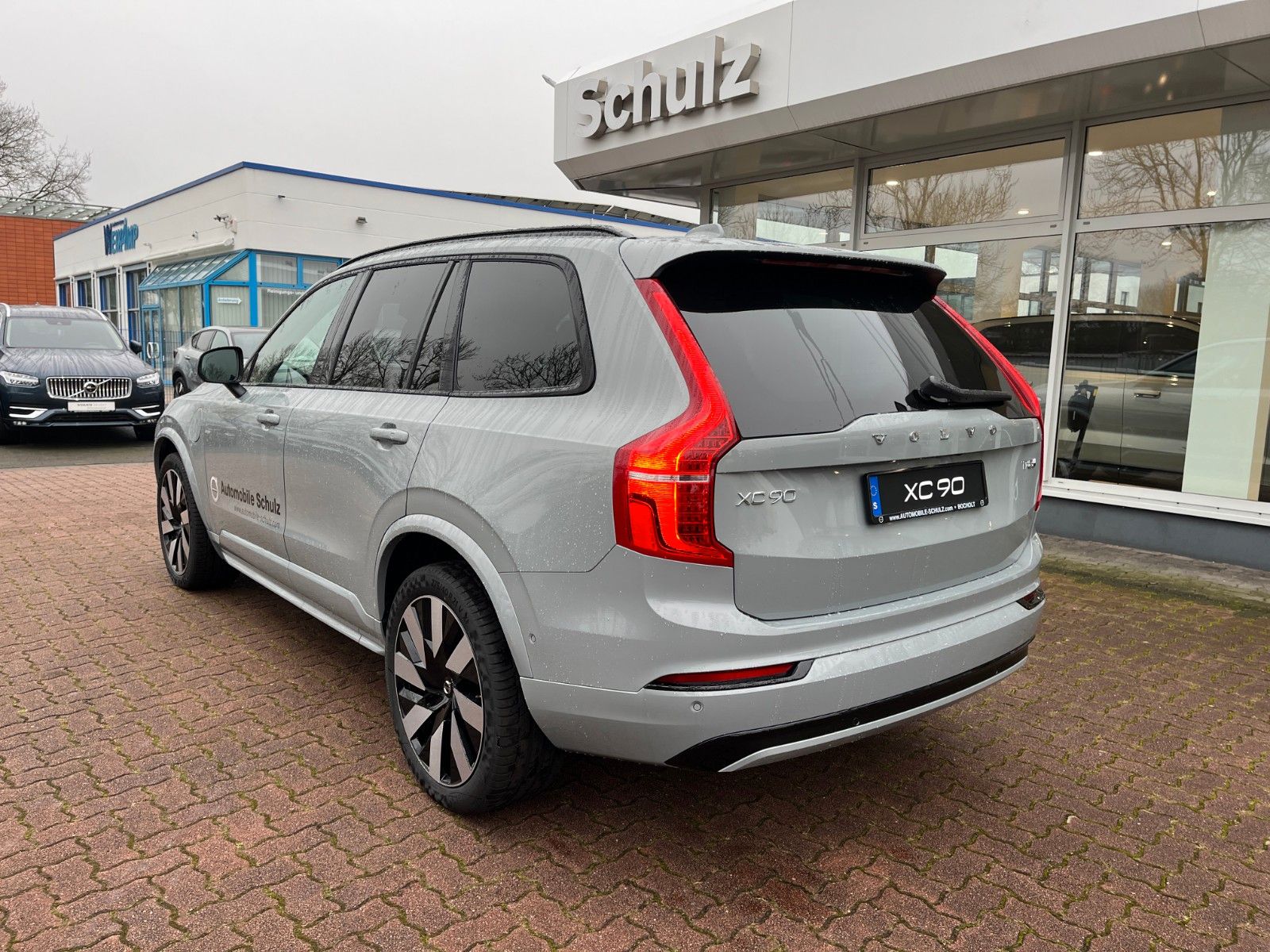 Volvo XC90 T8 Ultra Dark Plug-In AWD - Samsaru's Car Outlet