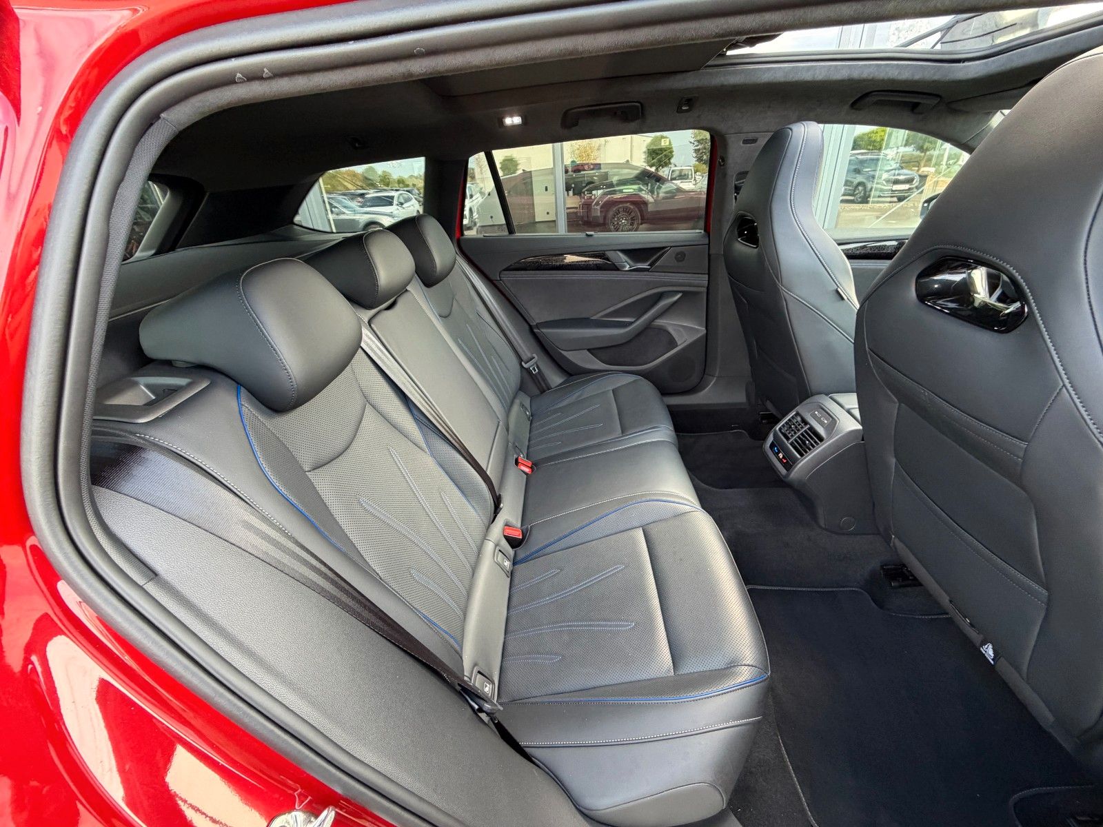 Volkswagen Passat 2.0TDI 4x4 R-Line Leder Pano Signature