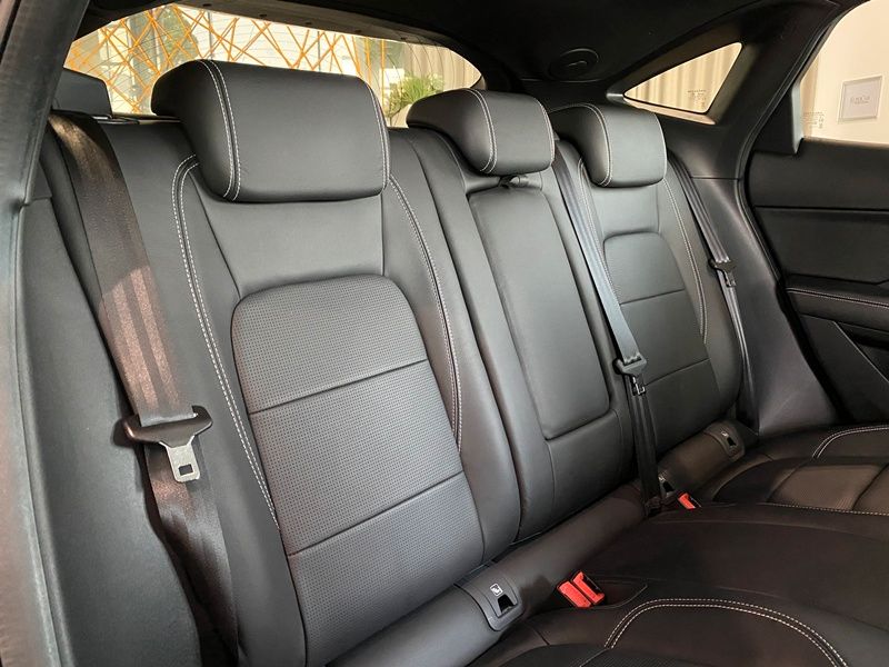 Jaguar E-Pace P250 AWD R-Dynamic SE Black Navi Pano ACC
