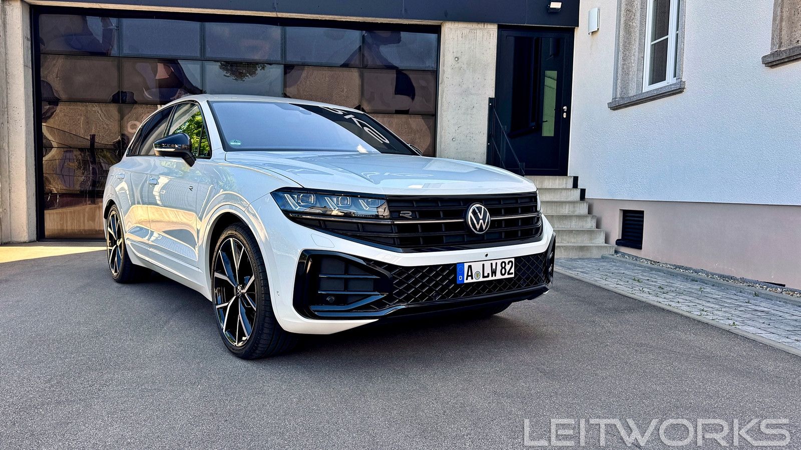 Volkswagen Touareg R-Line - Samsaru's Car Outlet