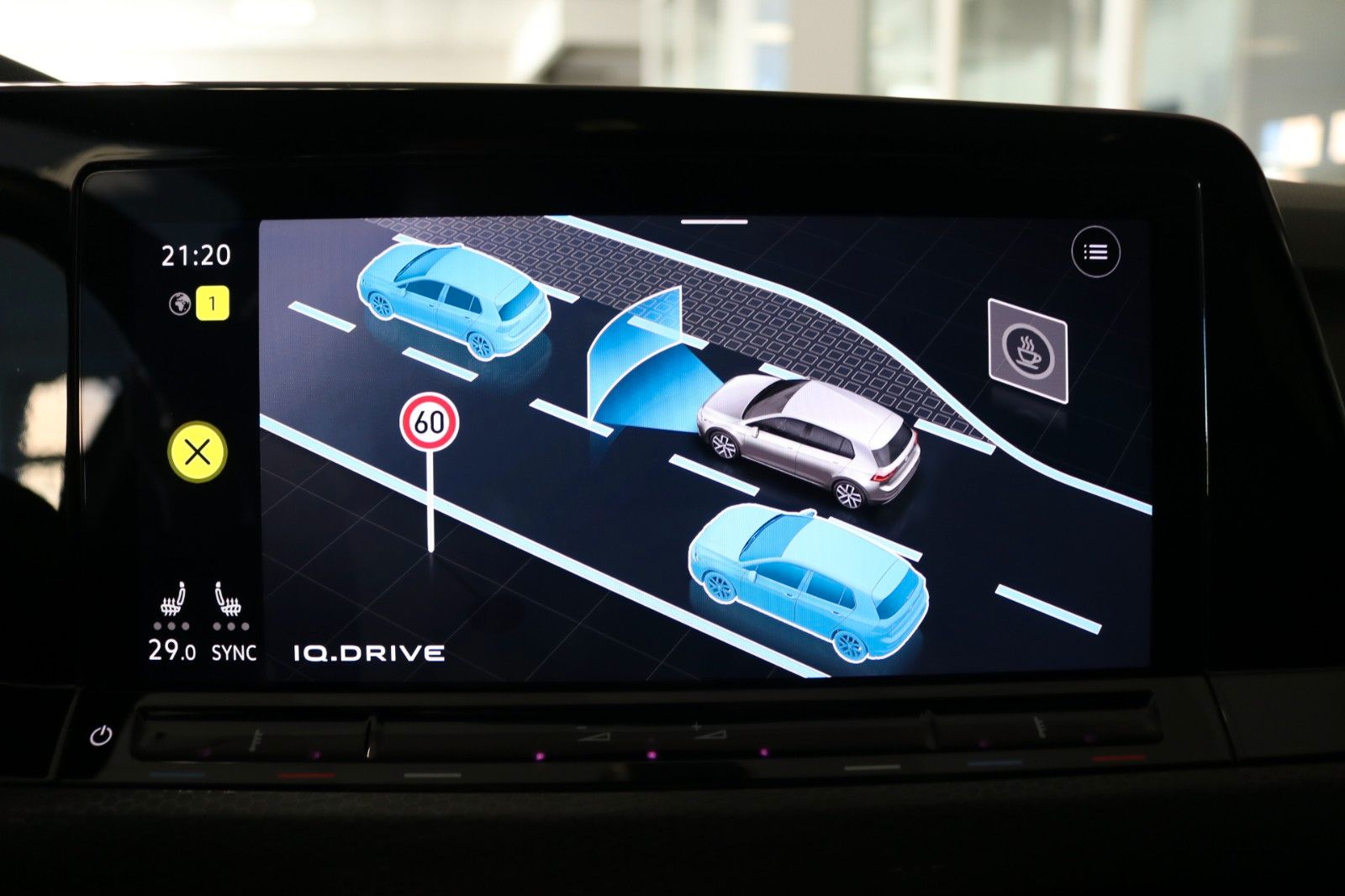 Volkswagen Golf VIII GTD AHK HUD STHZ Matrix Pano Kamera