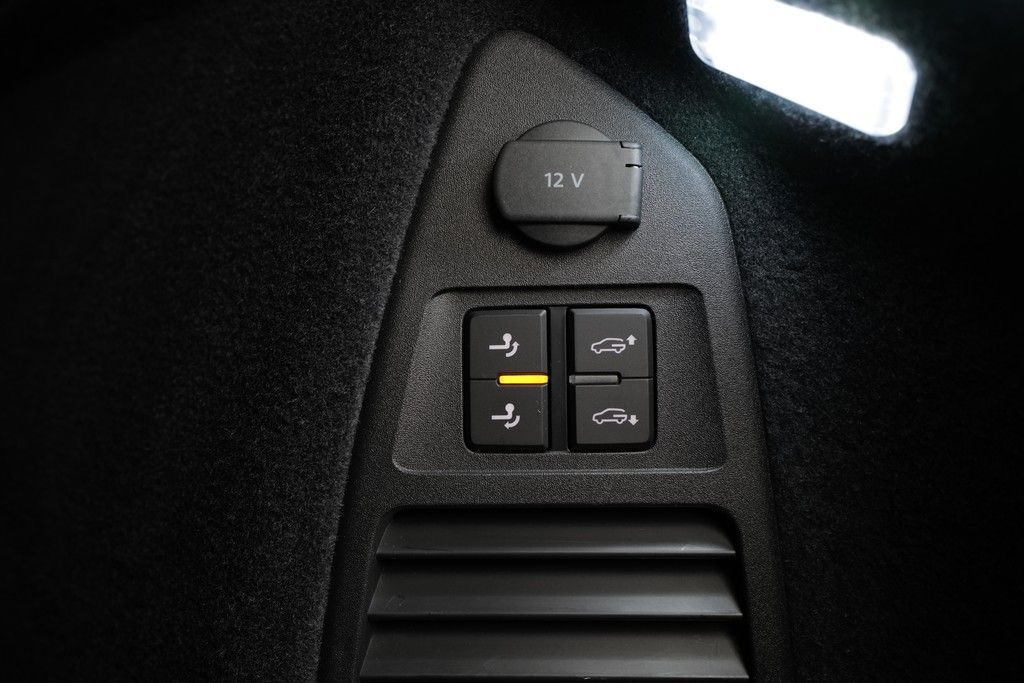 Volkswagen Touareg 3.0TDI R-Line - Samsaru's Car Outlet