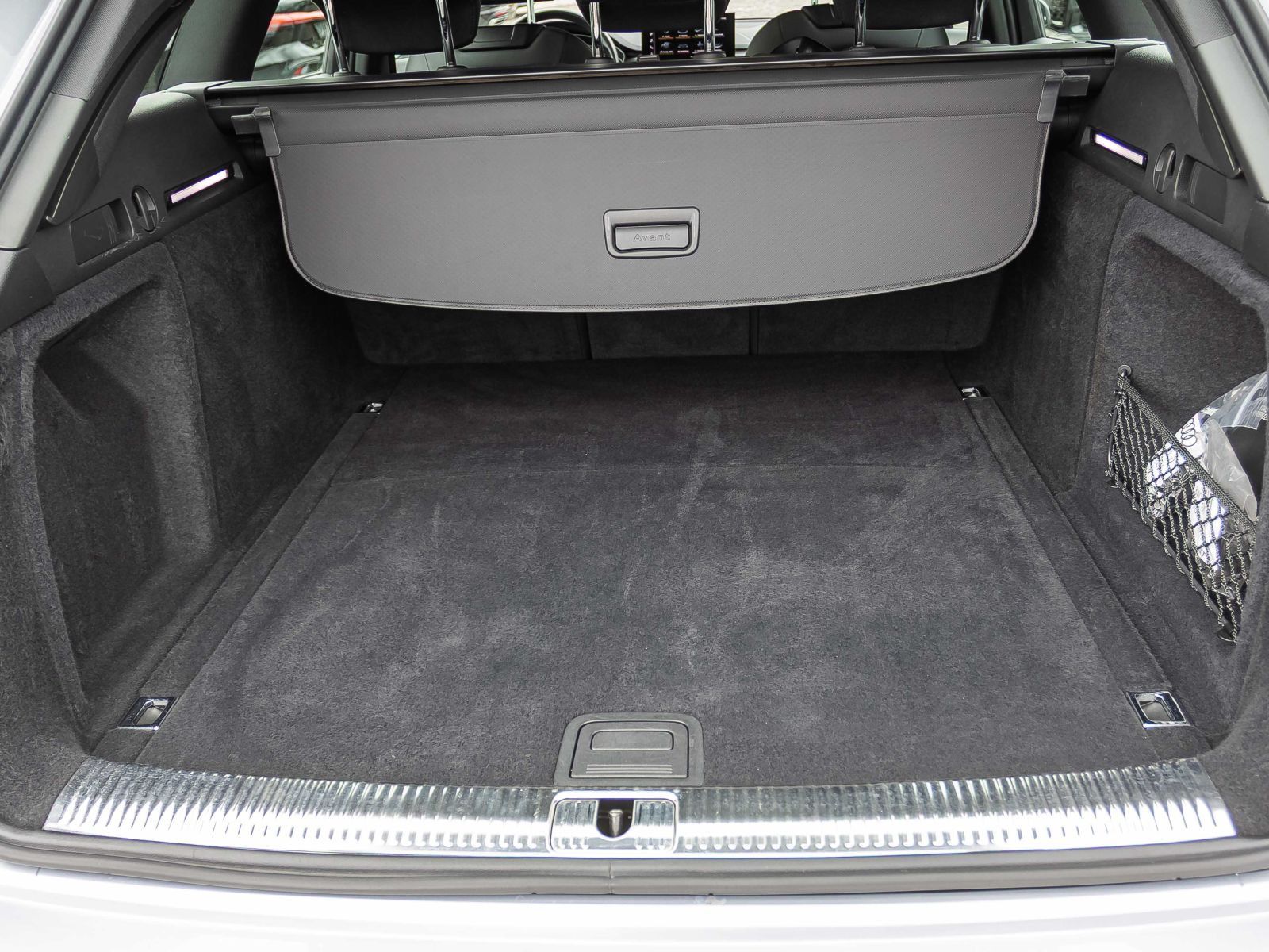 Audi A4 Avant 35TFSI Stronic - Samsaru's Car Outlet