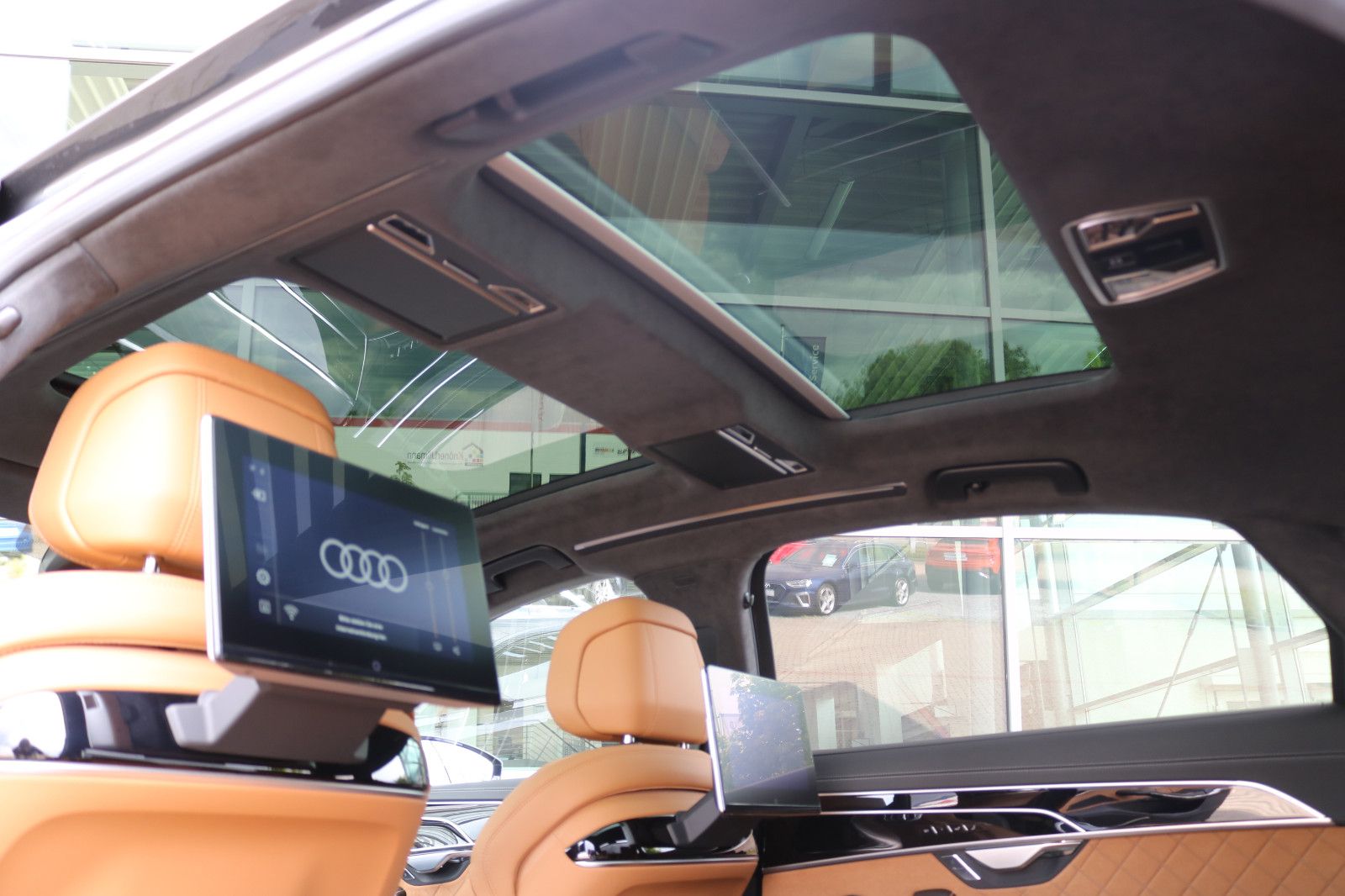 Audi A8 L 60 TFSI e Lang S line - Samsaru's Car Outlet