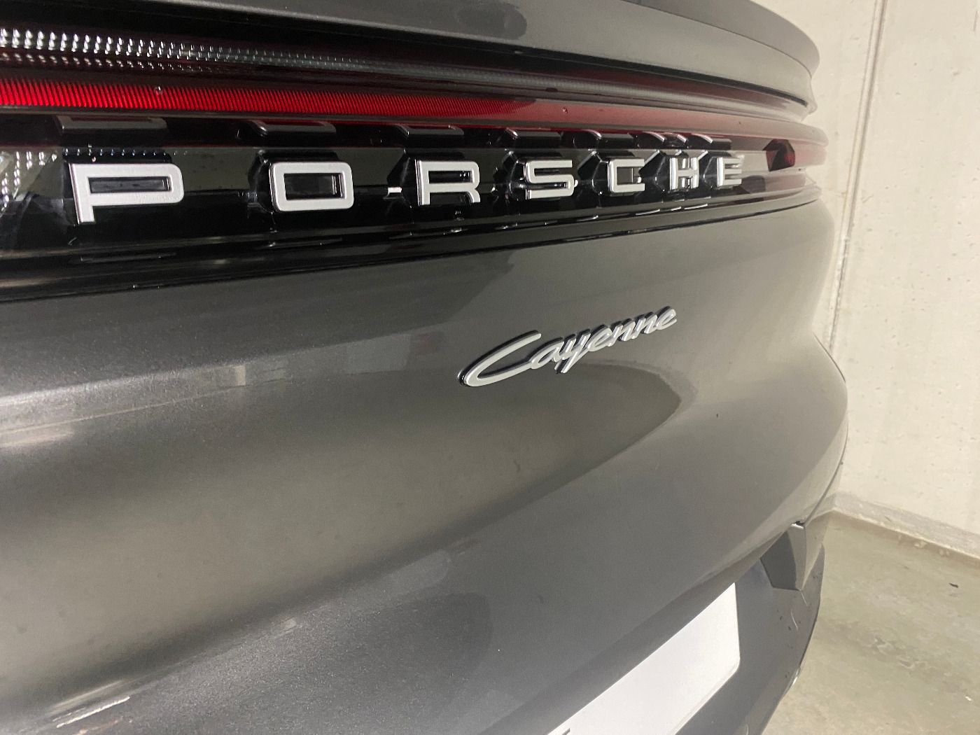 Porsche Cayenne E-Hybrid Coupe | Abstandsregeltempostat